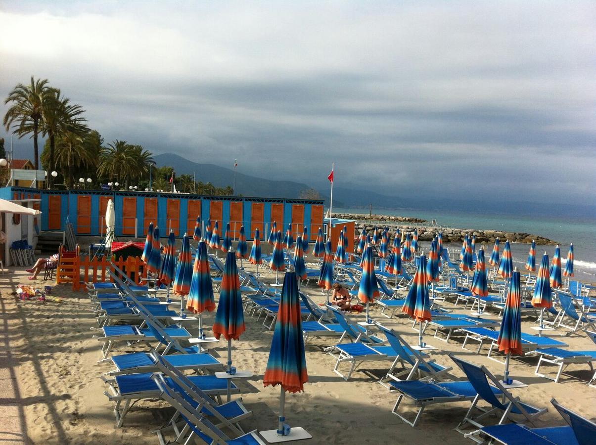 Hotel Pescetto Albenga Exterior photo